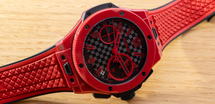 Montres Hublot Big Bang Original 20e anniversaire Red Magic et All Black Ceramic côte à côte