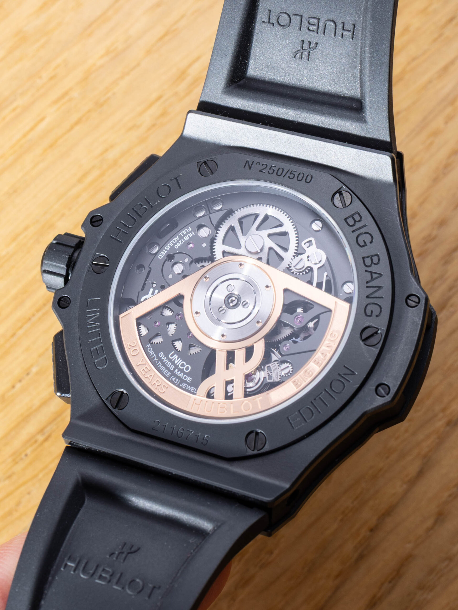 Fond de boîtier en céramique de la Hublot Big Bang Original 20e anniversaire All Black et mouvement HUB1280